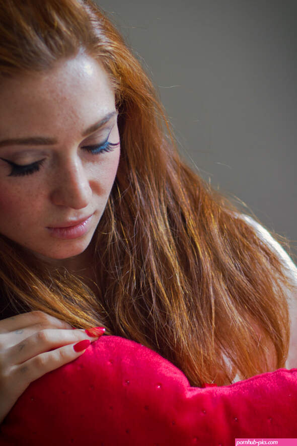 Redhead Teen Model Janette Tattoos