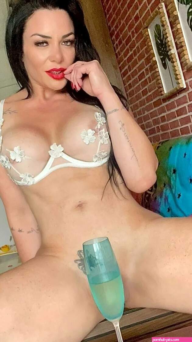 Rhenata schmidt nua onlyfans