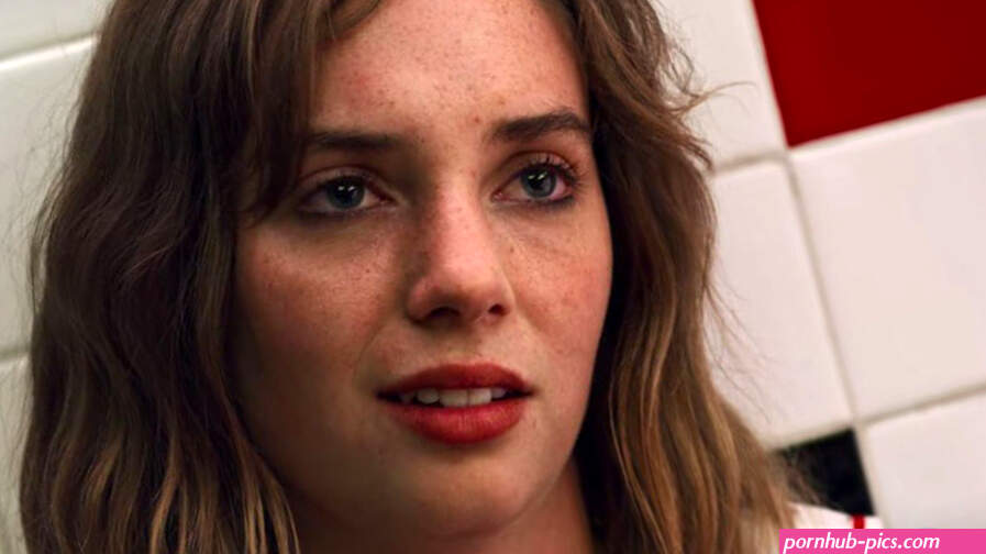 Maya Hawke As Robin