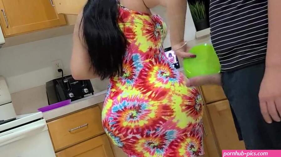 TIK TOK CHALLANGE ENDS UP WITH HAWT LARGE A-HOLE STEPMOM BANGING STEPSON IN THE KITCHEN TIKTOK DRIPPED watch online
