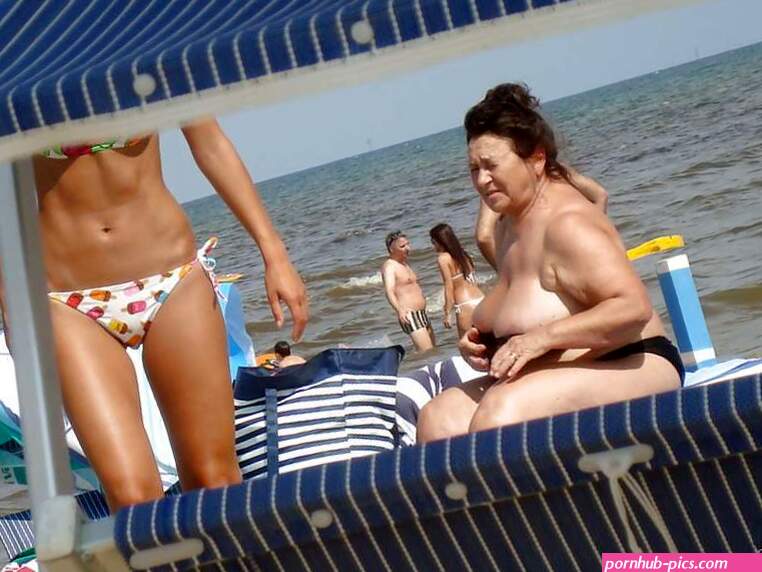 Omas am strand