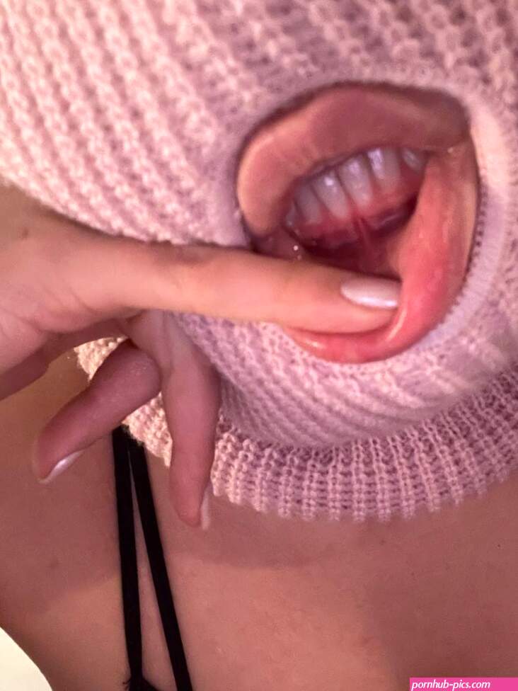 big ass goonslut needs to rub her pussy for every leak