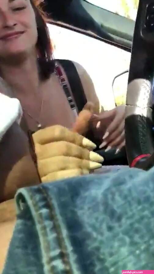 Coworker Milf Unaware of Being Recorded Giving Handjob