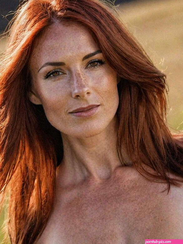 Red-headed Irish Milf Get Massage Nude in Front of Camera
