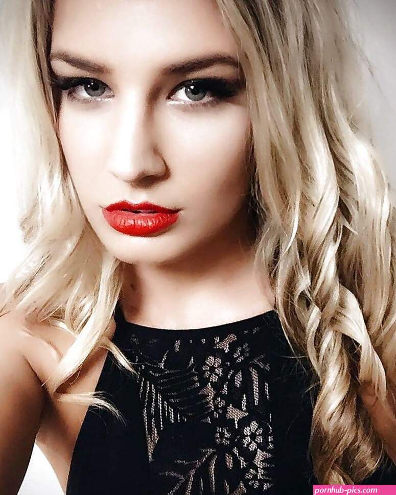 TONI STORM Nude