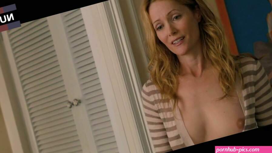 Leslie Mann Shows Nude Boobs