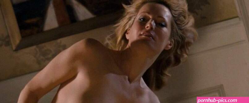Leslie Mann Nude and Showing Off Her Boobs 13 PICS
