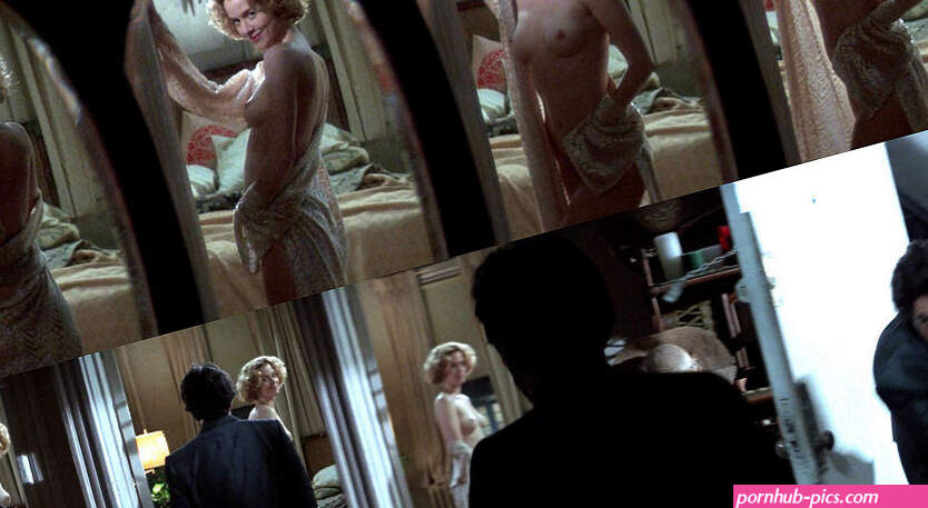 Penelope Ann Miller shows nude tits in Carlitos Way