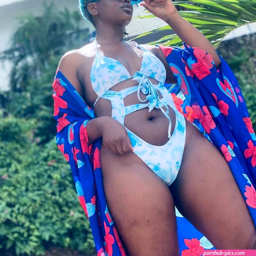 Sexy rapper Femi One serves cameltoe on social media