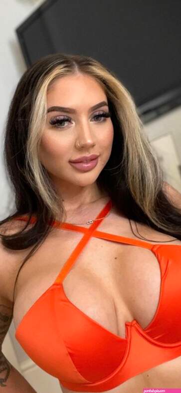 Female Profile Live Cam Show SkyPrivate