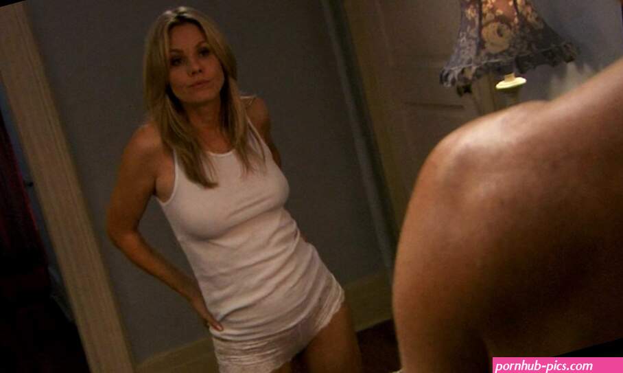 Andrea Roth nue