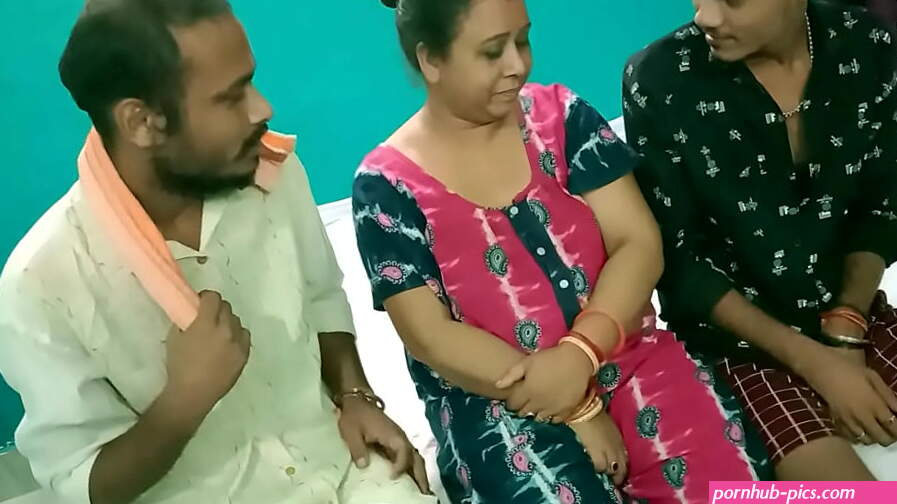 Hot Milf Aunty shared! Hindi latest threesome sex