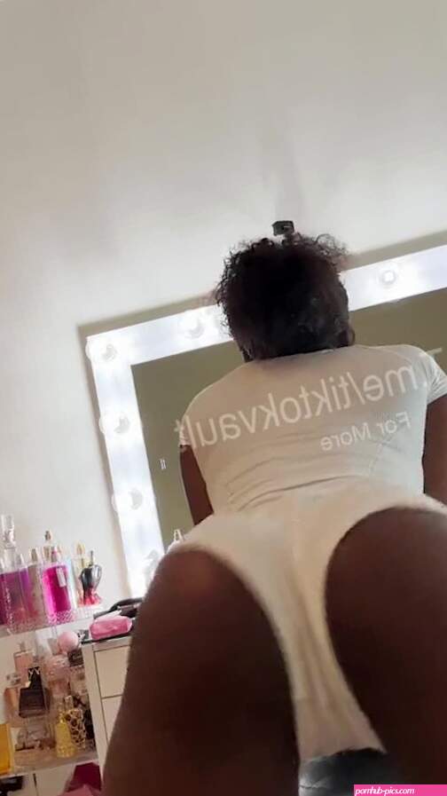 Tik Tok Star bhadie kellyy shaking her huge ass