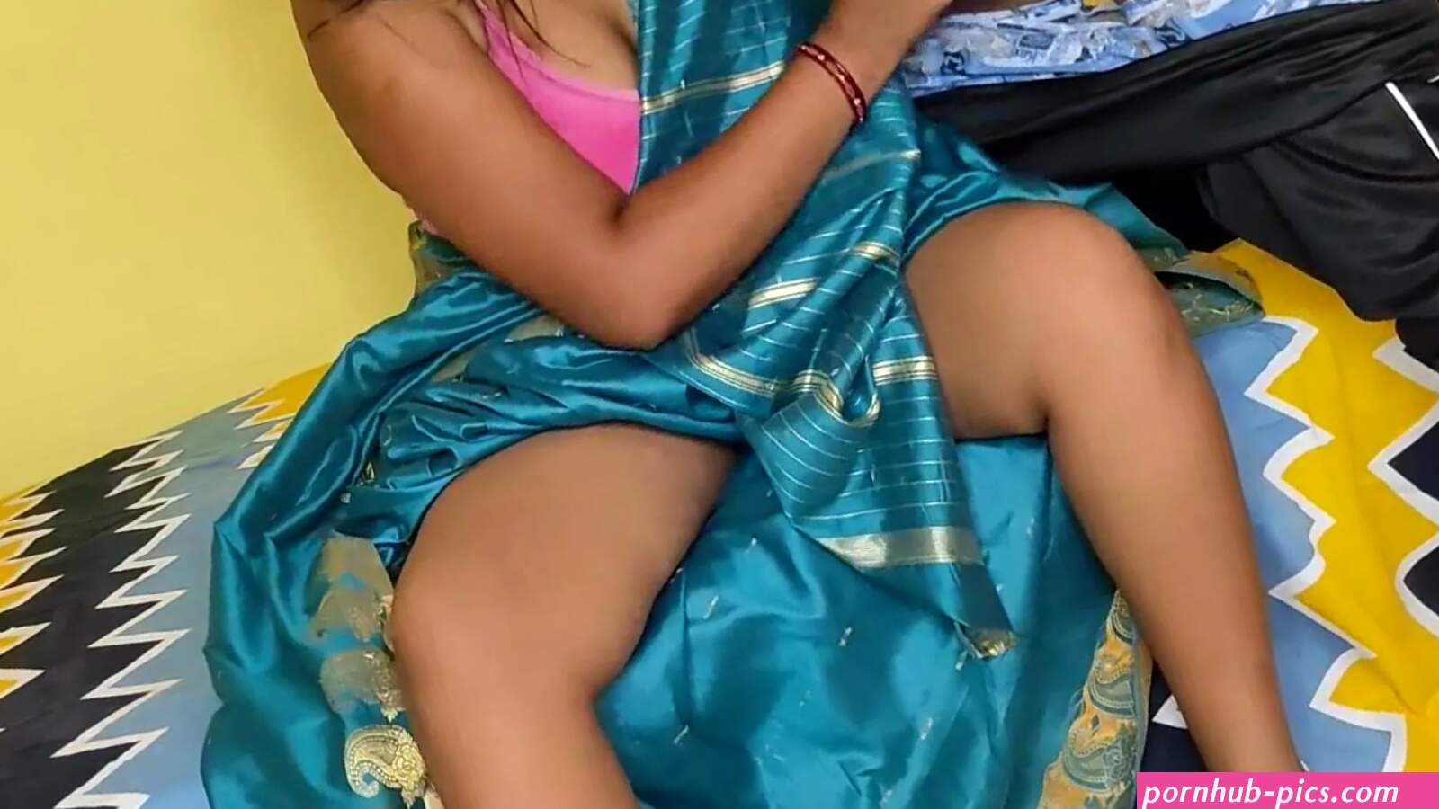 Late night homemade sex with Indian wife Indian husband in Tamil Village Aunty In Green