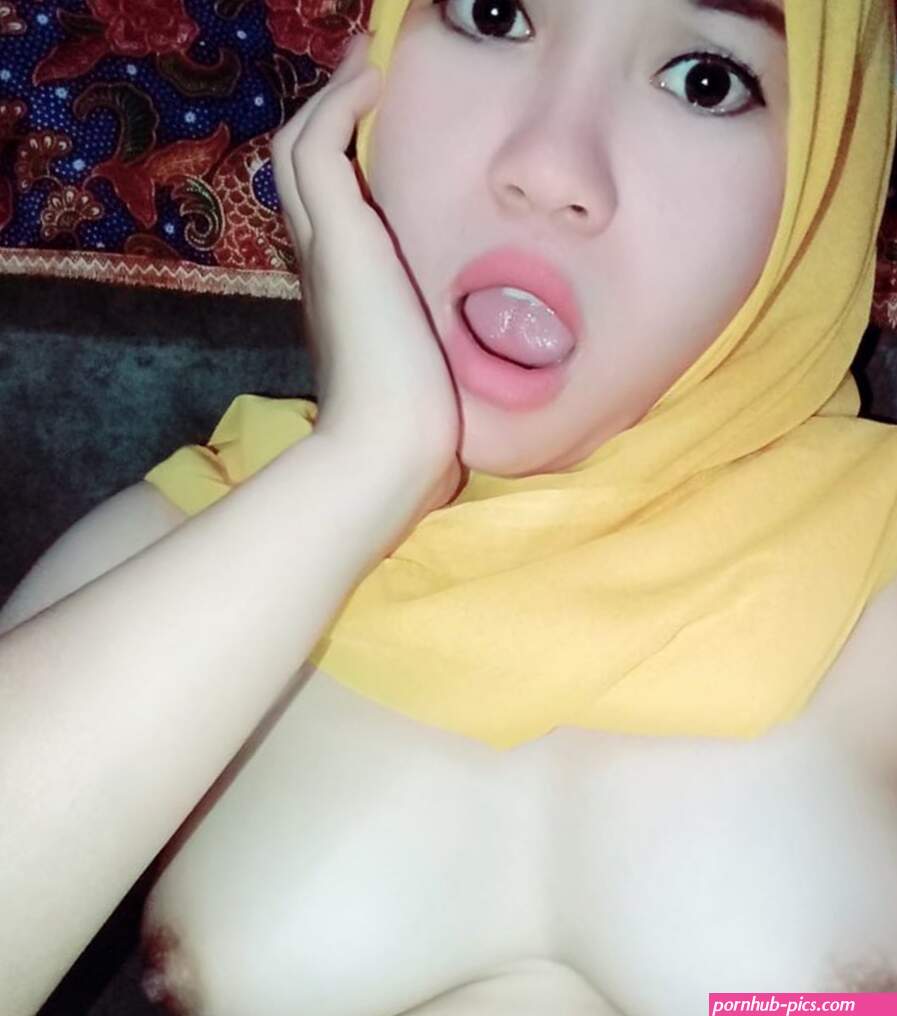 Jilbab cantik bugil