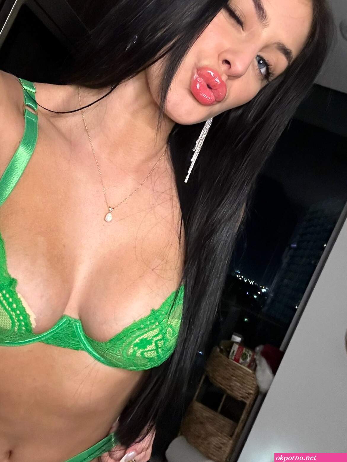 Camilla Araujo X: Say hi if u want a free pic