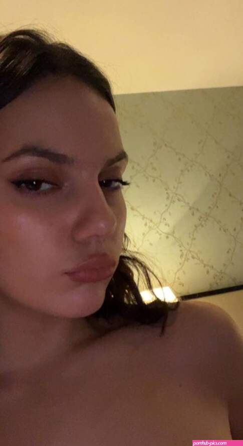 Dafne Keen leaked nudes