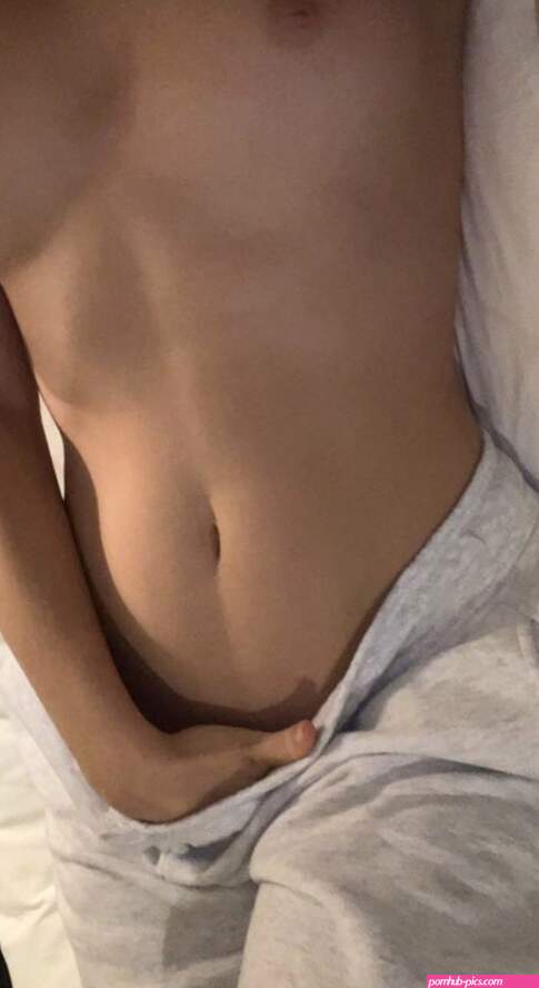 Dafne Keen leaked nudes