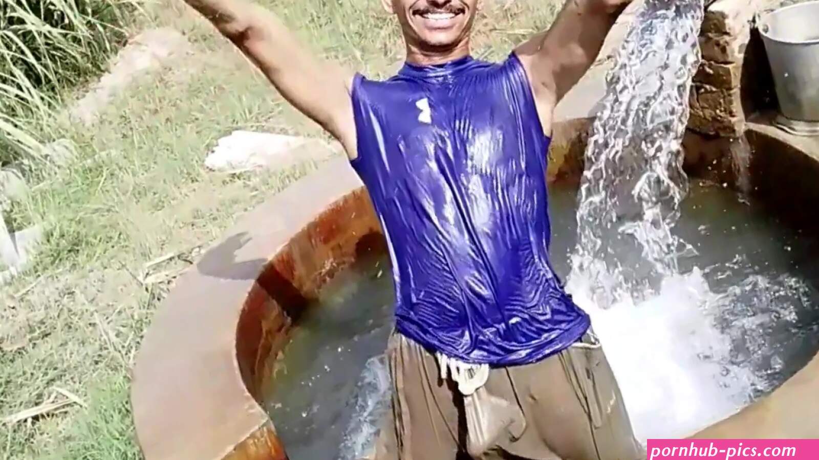 Desi fetish and love: Huge Bulge At Tubewell