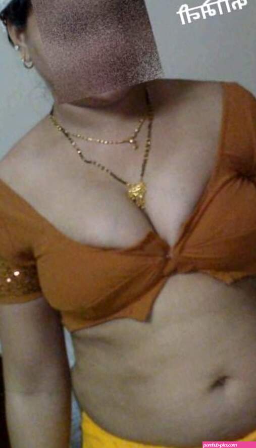 Mature Aunty Nude on X: Kamini hu mai.. MatureAunty