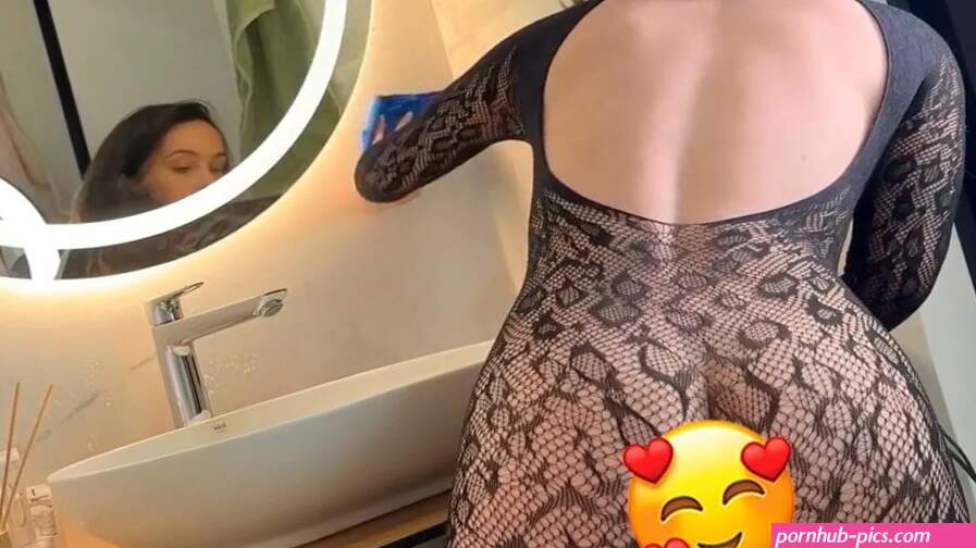 Transparent Dress Windows Cleaning Lip And Possible Pussy Showing. 0:00