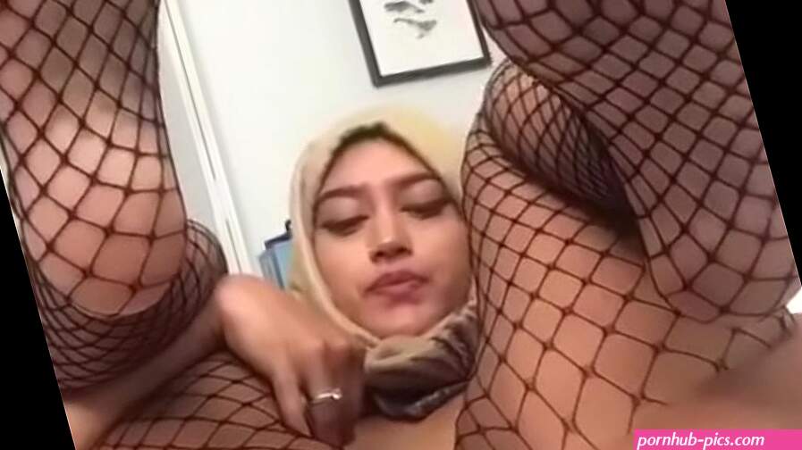 Jilbab nlmaenin dubur memek item tembem