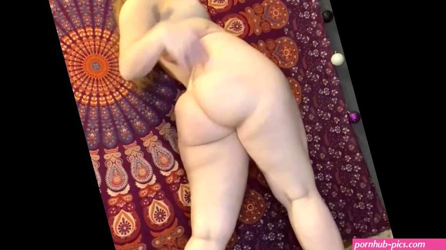 20 yo PAWG shakes her ass and slides her panties over