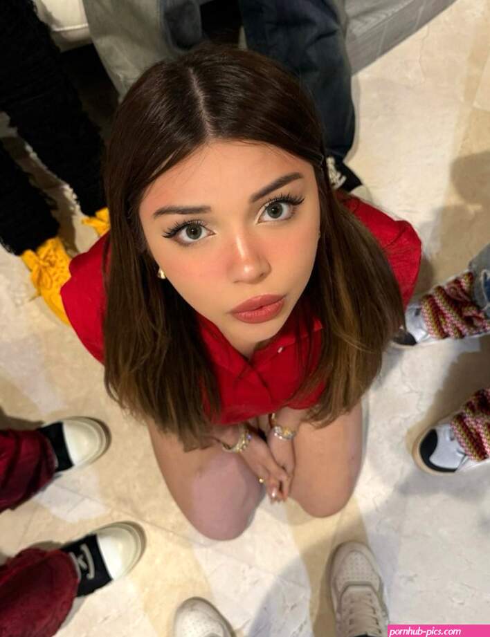 Katiana Kay X: MayoHotto thats mee i took 5 dcks at the same time for my FREE OF