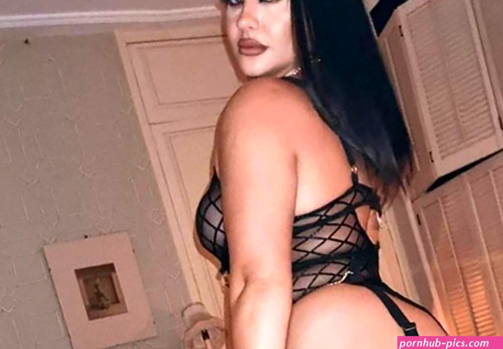 Female HMP Wandsworth prison officer who filmed sex tape with inmate is a married swinger who appeared in