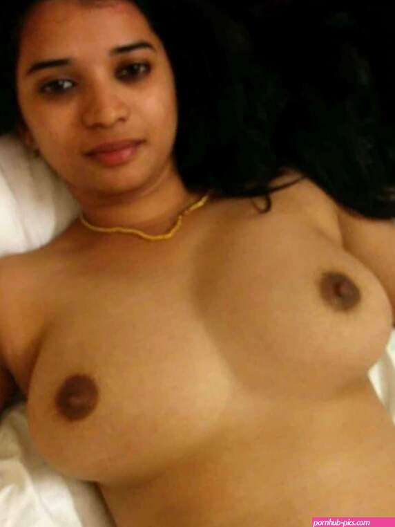 Hot mallu girl nude pics for her lover leaked online