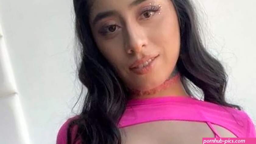 Porn star dubbed next Mia Khalifa hits out at icon for disrespecting industry