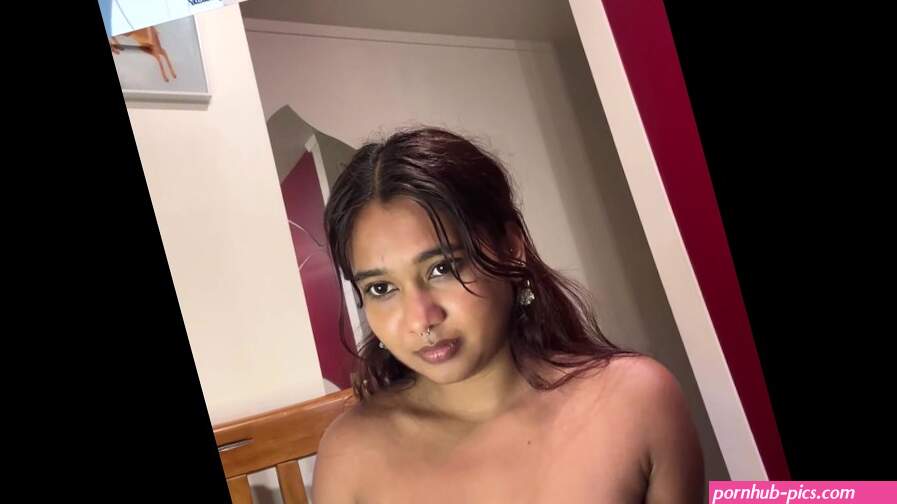 Petite Indian miaz reacts to Katainaka ni Totsui anime