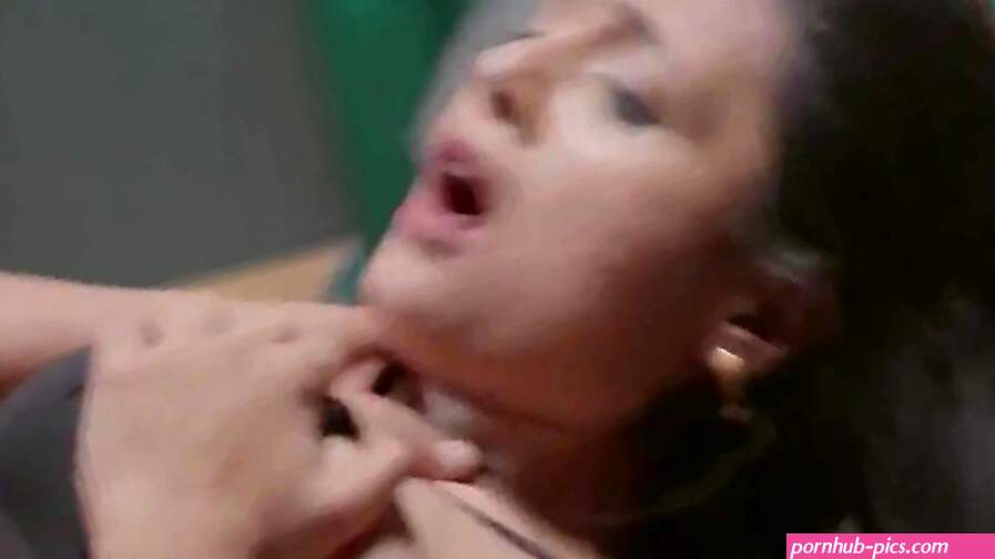 Horny doctor uncle fucking ripe beauty in his clinic web series