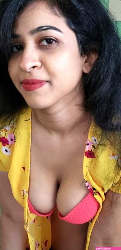 Hot nri girl nude pics leaked online