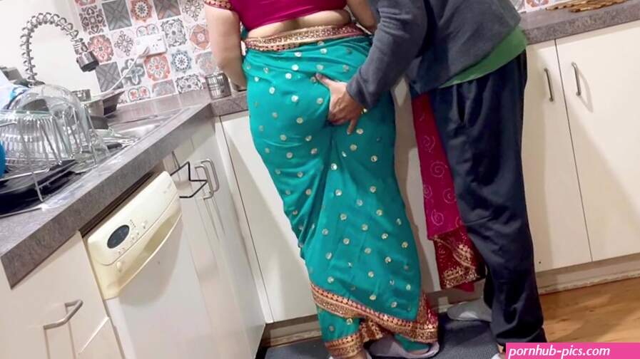 Beautiful Big Boobs Married Indian Wearing Saree