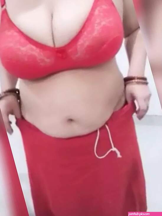 Sexy indian Saree show her big boobs ass and musterbited watch online