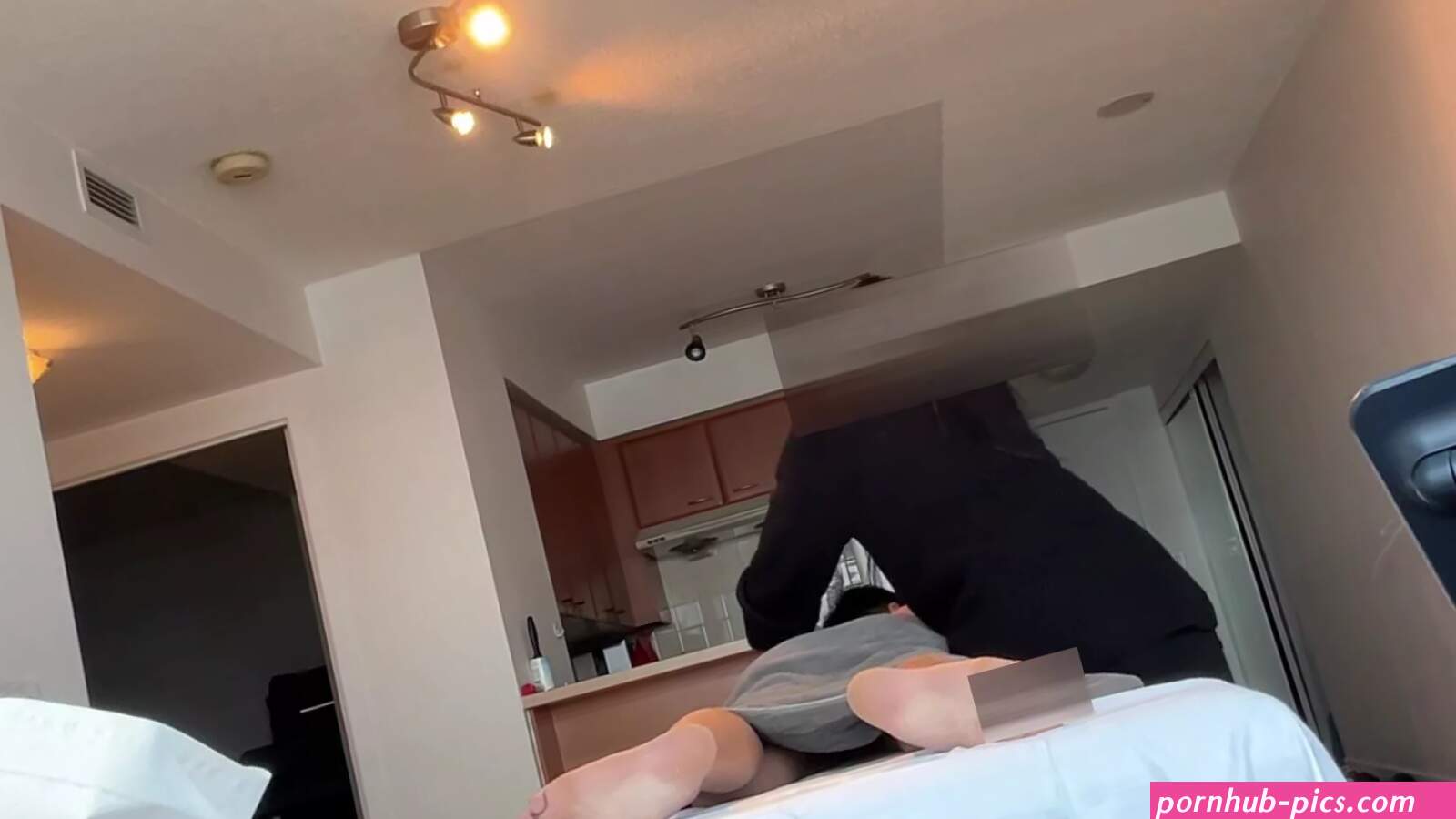 Singapore Massage Therapist Giving Into Asian Cock 1st Appointment