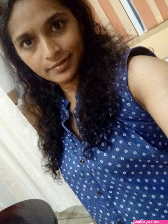 Tamil Aunty Showing Big Boobs And Hairy Pussy