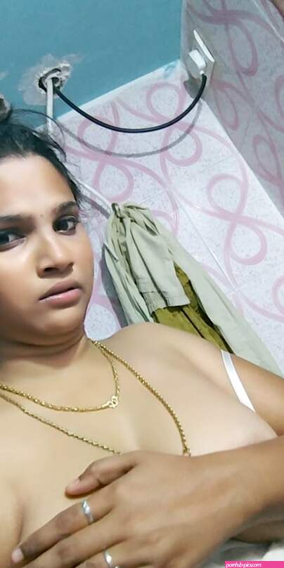 Big boobs Tamil girlfriend viral nudes leaked online