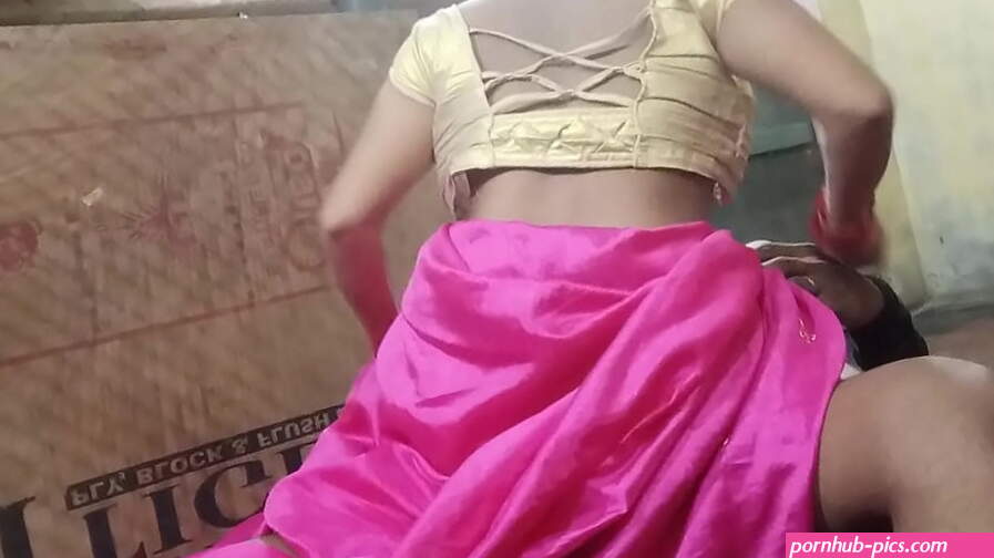 Hot bhabhi sex in Indian dress saree blouse.