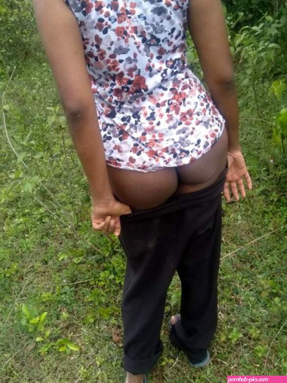 Tamil girl shows naked ass and pussy