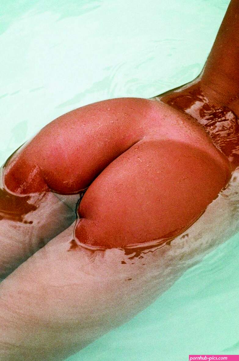 Tara Lynn Nude in Caribbean Sands at Playmate Hunter