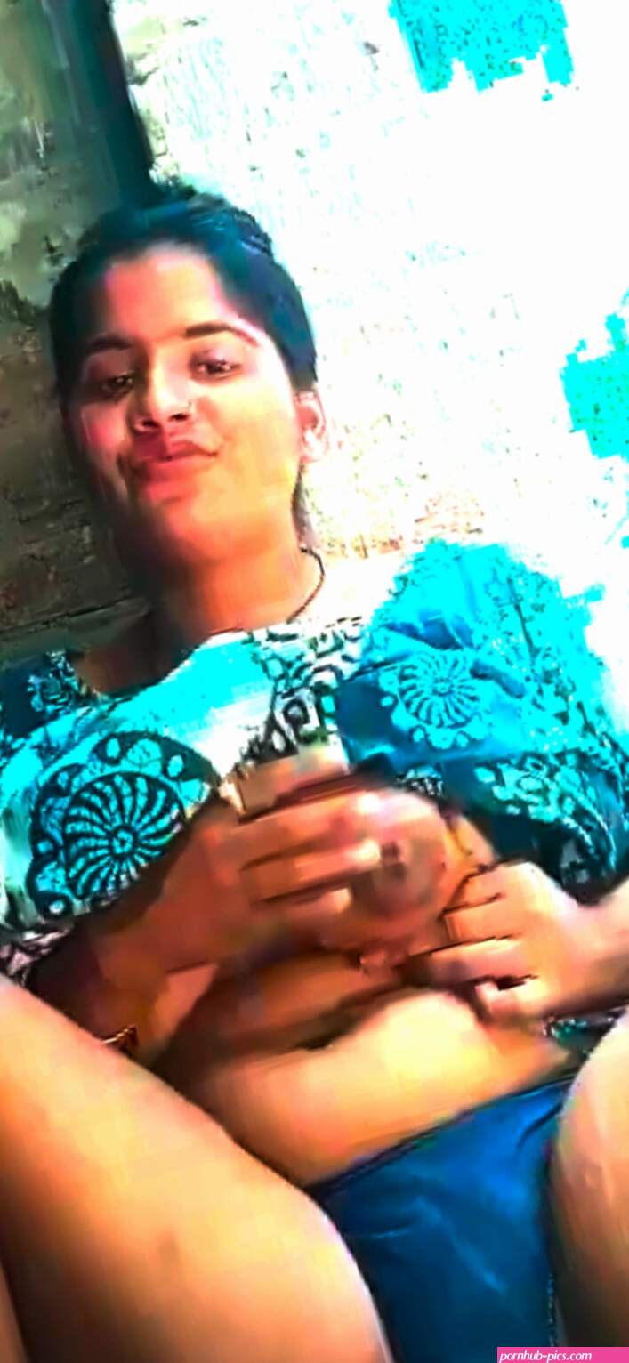 Nude Selfie: Indian desi village lady