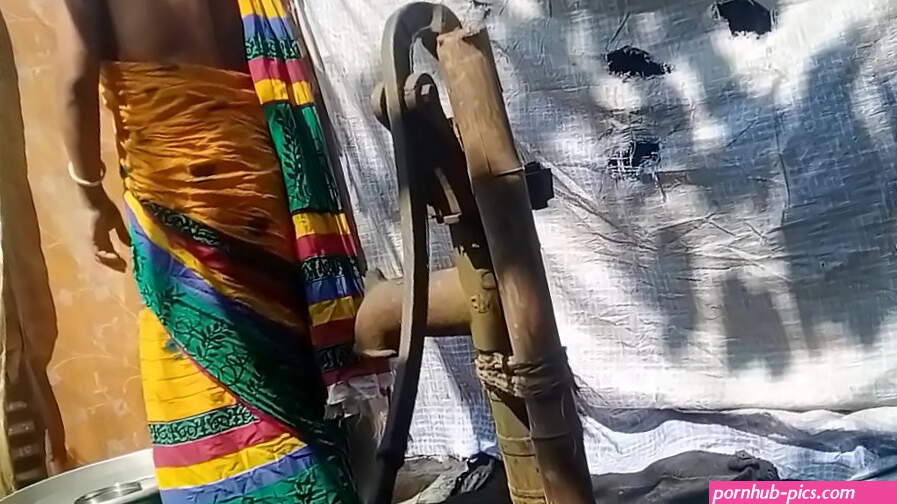 Village Married Wife Sex In Bath With Saree in Outdoor Official video By Localsex31