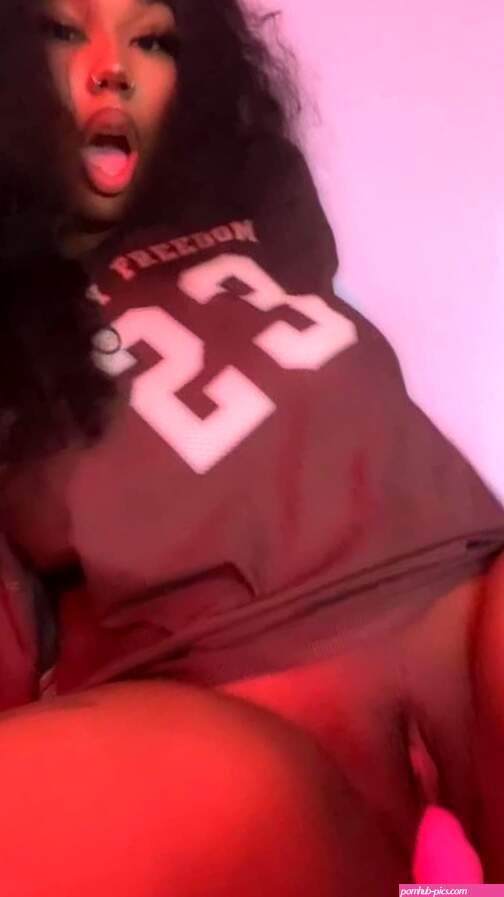 Cute Ebony Slut Fucks Her Creamy Pussy