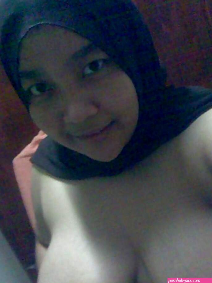 Jilbab telanjang