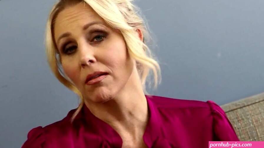 Bad Teacher Milf Julia Ann Shows You How To Get Extra Credit!