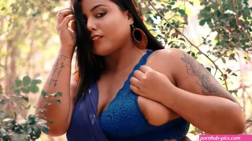 Big boobs model indrani photoshoot video