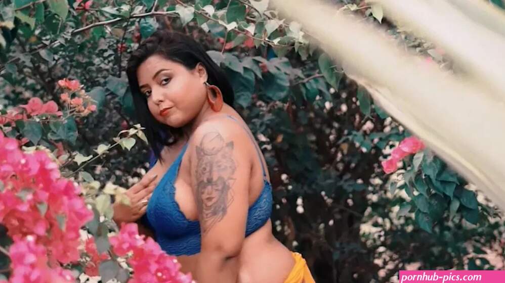 Big boobs model indrani photoshoot video