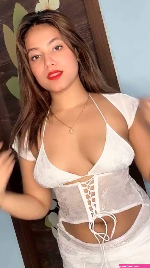LoveHotActresss video Tweet